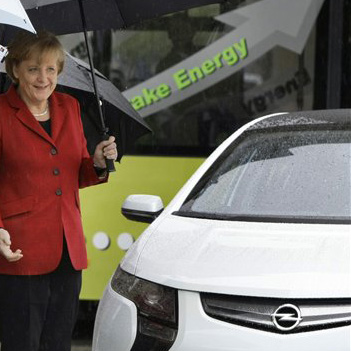 Bundeskanzlerin Angela Merkel beim Spitzentreffen Elektromobilität