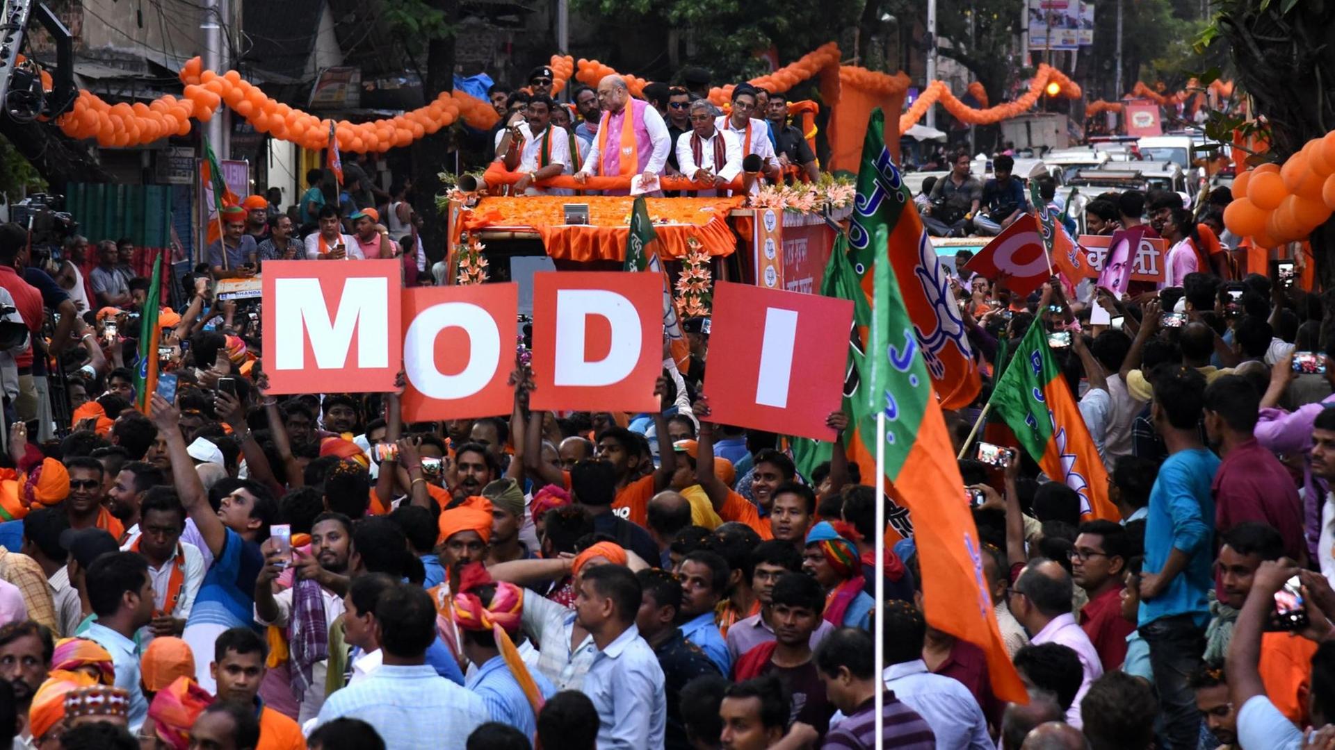 Amit Shah, Parteipräsident der Bharatiya Janata Party (BJP), bei einer Werbetour in Kolkata Amit Shah, Parteipräsident der Bharatiya Janata Party (BJP), bei einer Werbetour in Kolkata