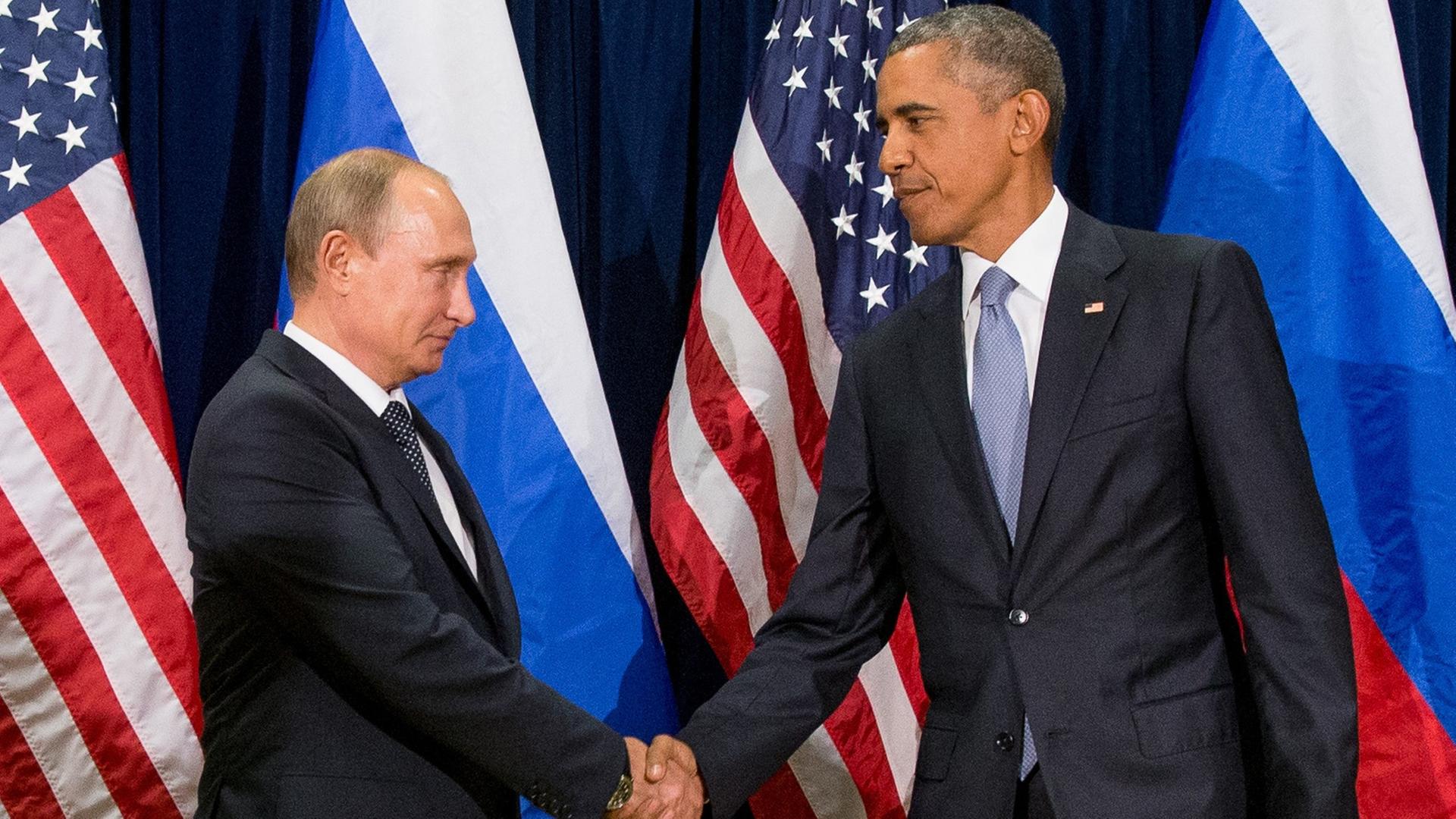 US-Präsident Barack Obama und Russlands Staatsoberhaupt Wladimir Putin geben sich die Hände. US-Präsident Barack Obama und Russlands Staatsoberhaupt Wladimir Putin geben sich die Hände.