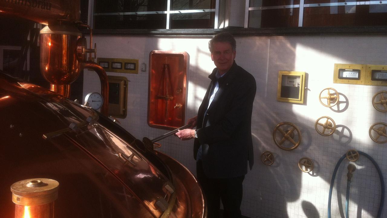 Franz Ehrnsperger, Brauer und Biopionier, im Sudhaus von Lammsbräu. Er begann schon in den 80er Jahren die Brauerei in Neumarkt in der Oberpfalz auf Bio-Rohstoffe umzustellen. Heute ist Lammsbräu Weltmarktführer im Bio-Bier-Sektor. Franz Ehrnsperger, Brauer und Biopionier, im Sudhaus von Lammsbräu. Er begann schon in den 80er Jahren die Brauerei in Neumarkt in der Oberpfalz auf Bio-Rohstoffe umzustellen. Heute ist Lammsbräu Weltmarktführer im Bio-Bier-Sektor.