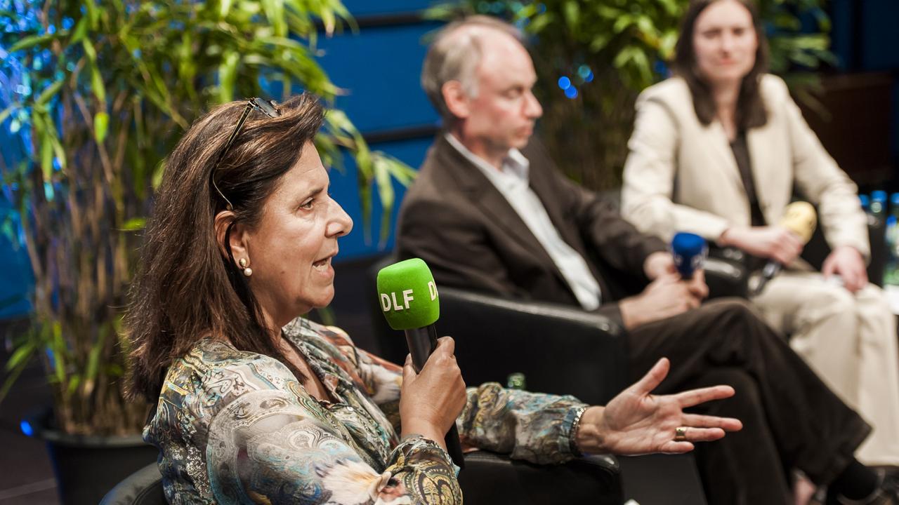 Barbara Schmitz, Redakteurin bei der WDR-Sendung "Die Story", beim Ersten Kölner Forum für Journalismuskritik Barbara Schmitz, Redakteurin bei der WDR-Sendung "Die Story", beim Ersten Kölner Forum für Journalismuskritik