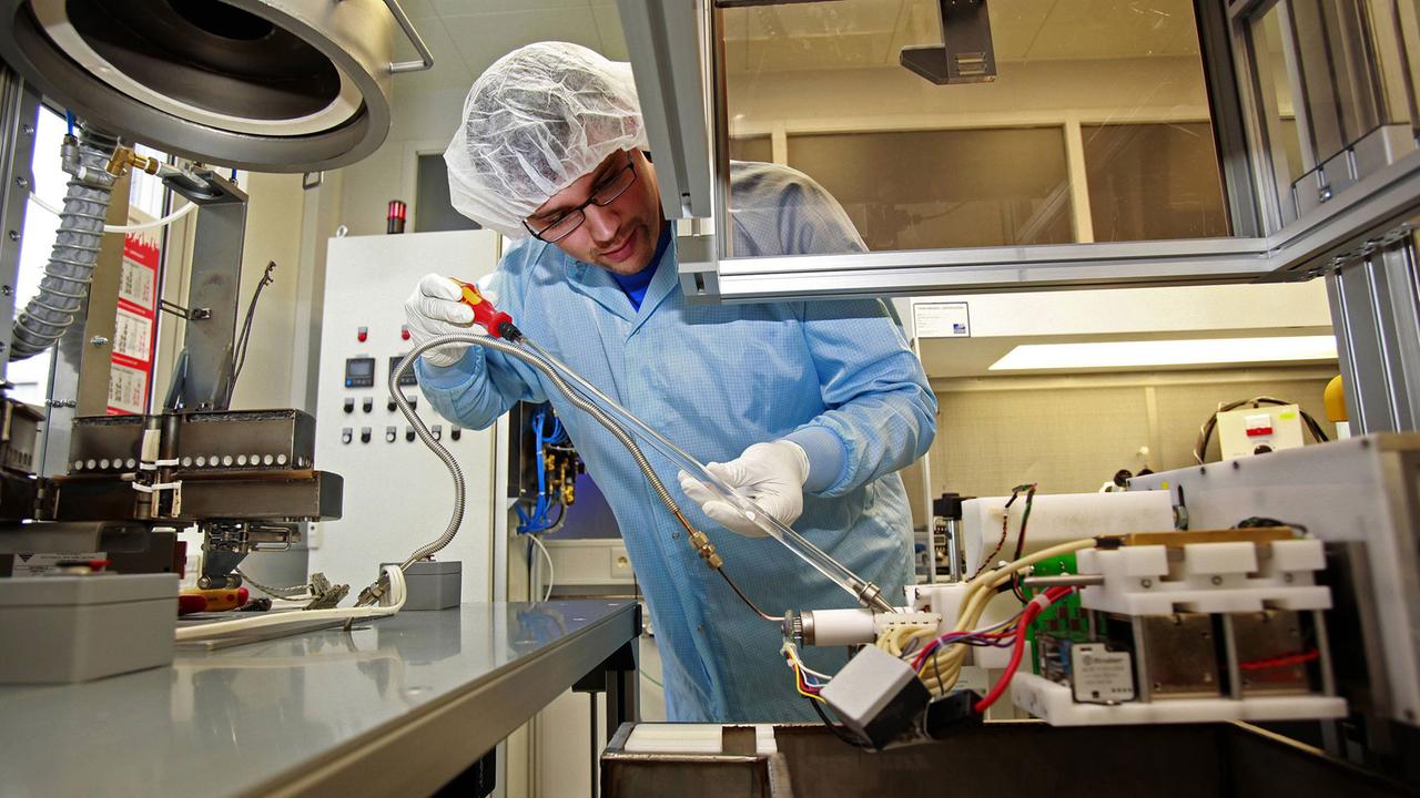 Medzintechnik bei Carl Zeiss: Blick in ein Labor Medzintechnik bei Carl Zeiss: Blick in ein Labor