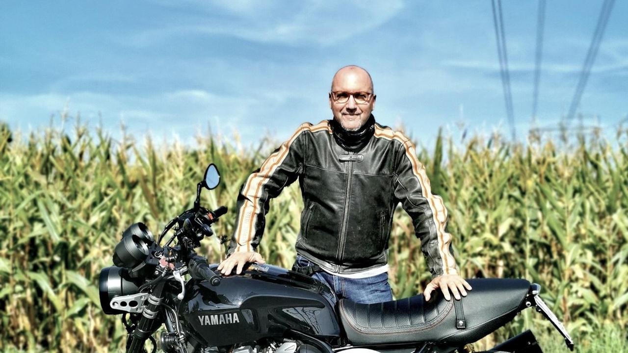 Dirk Rohde vor seinem Motorrad. Dirk Rohde vor seinem Motorrad.