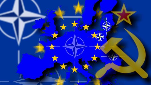 Symbolbild mit den Ländern des europäischen Kontinents, überlagert von der Flagge der EU und den russischen Symbolen Hammer, Sichel und Stern