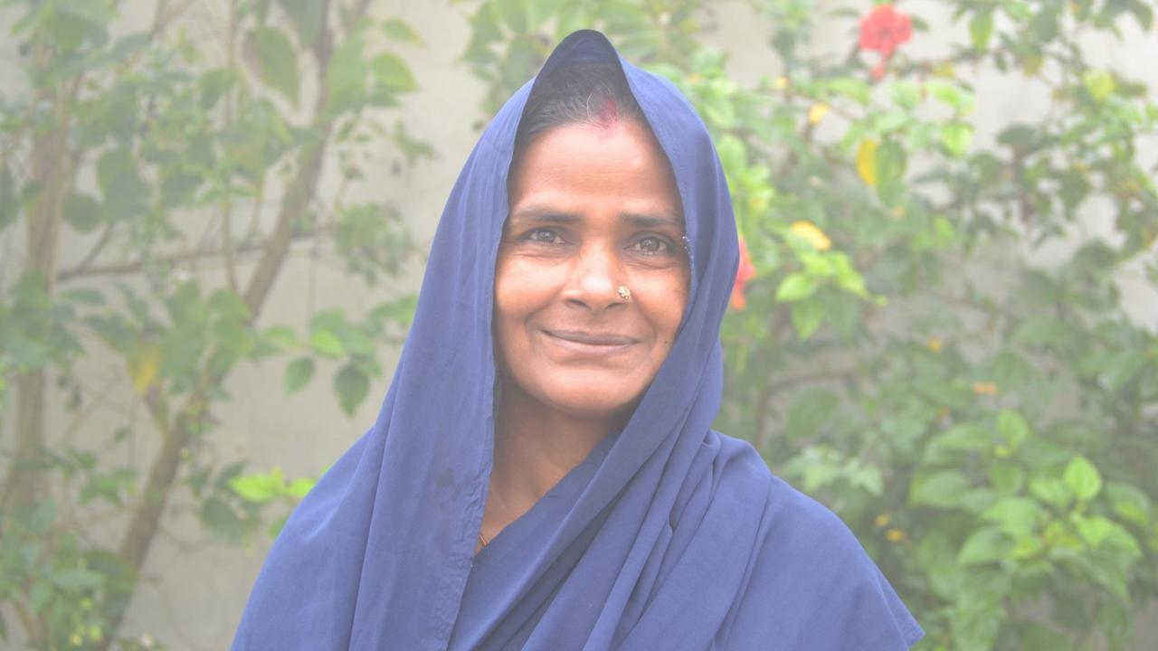 Porträt einer indischen Frau mit Kopftuch