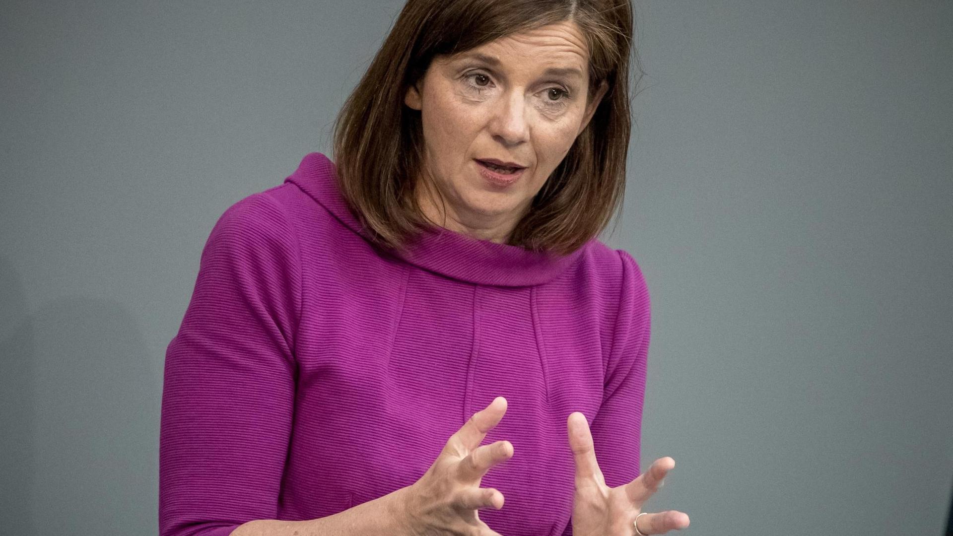 Katrin Göring-Eckardt, Fraktionsvorsitzende von Bündnis90/Die Grünen, spricht im Bundestag. Katrin Göring-Eckardt, Fraktionsvorsitzende von Bündnis90/Die Grünen, spricht im Bundestag.