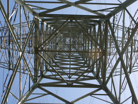 Strommast (von unten hoch fotografiert) Strommast (von unten hoch fotografiert)