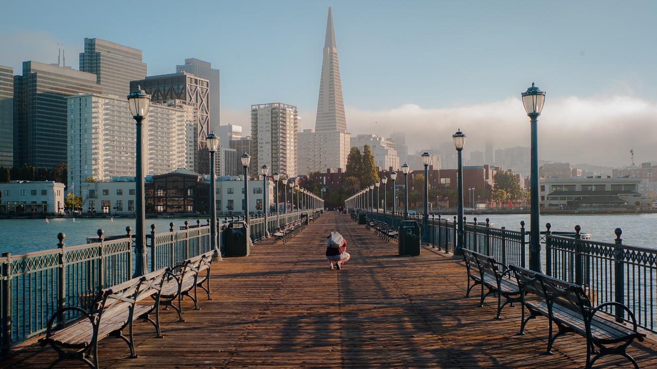 Blick von einer Brücke auf die Skyline von San Francisco Blick von einer Brücke auf die Skyline von San Francisco