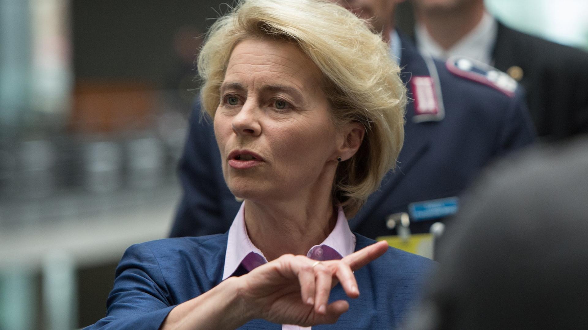 Bundesverteidigungsministerin Ursula von der Leyen (CDU) Bundesverteidigungsministerin Ursula von der Leyen (CDU)