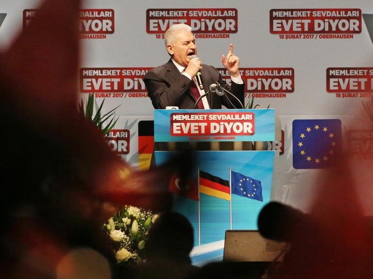 Türkischer Ministerpräsident Yildirim bei seiner Rede in Oberhausen