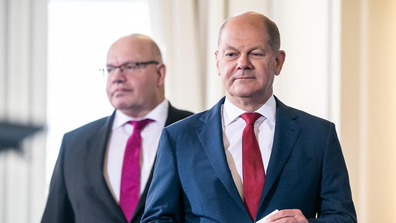 Olaf Scholz (SPD, r), Bundesfinanzminister und Peter Altmaier (CDU), Bundesminister für Wirtschaft und Energie