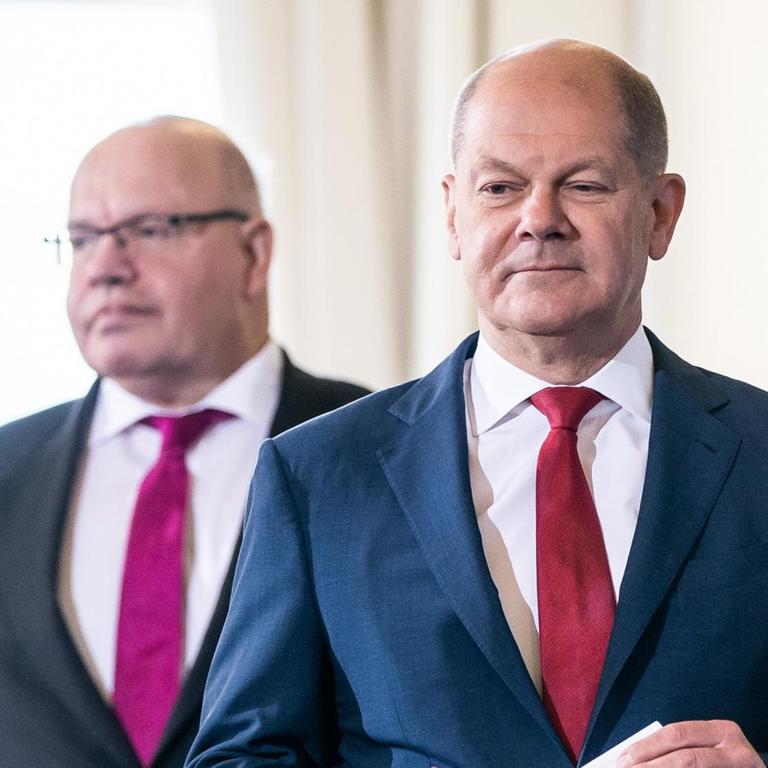Olaf Scholz (SPD, r), Bundesfinanzminister und Peter Altmaier (CDU), Bundesminister für Wirtschaft und Energie