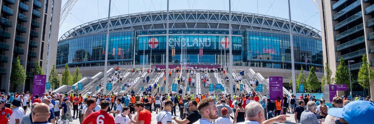 England Fans England fans on Wembley Way before their UEFA EURO, EM, Europameisterschaft,Fussball 2020 Group D match against Croatia at Wembley Stadium, London PUBLICATIONxNOTxINxUKxCHN Copyright: xStuartxGarneysx FIL-15608-0027 England Fans England fans on Wembley Way before their UEFA EURO, EM, Europameisterschaft,Fussball 2020 Group D match against Croatia at Wembley Stadium, London PUBLICATIONxNOTxINxUKxCHN Copyright: xStuartxGarneysx FIL-15608-0027