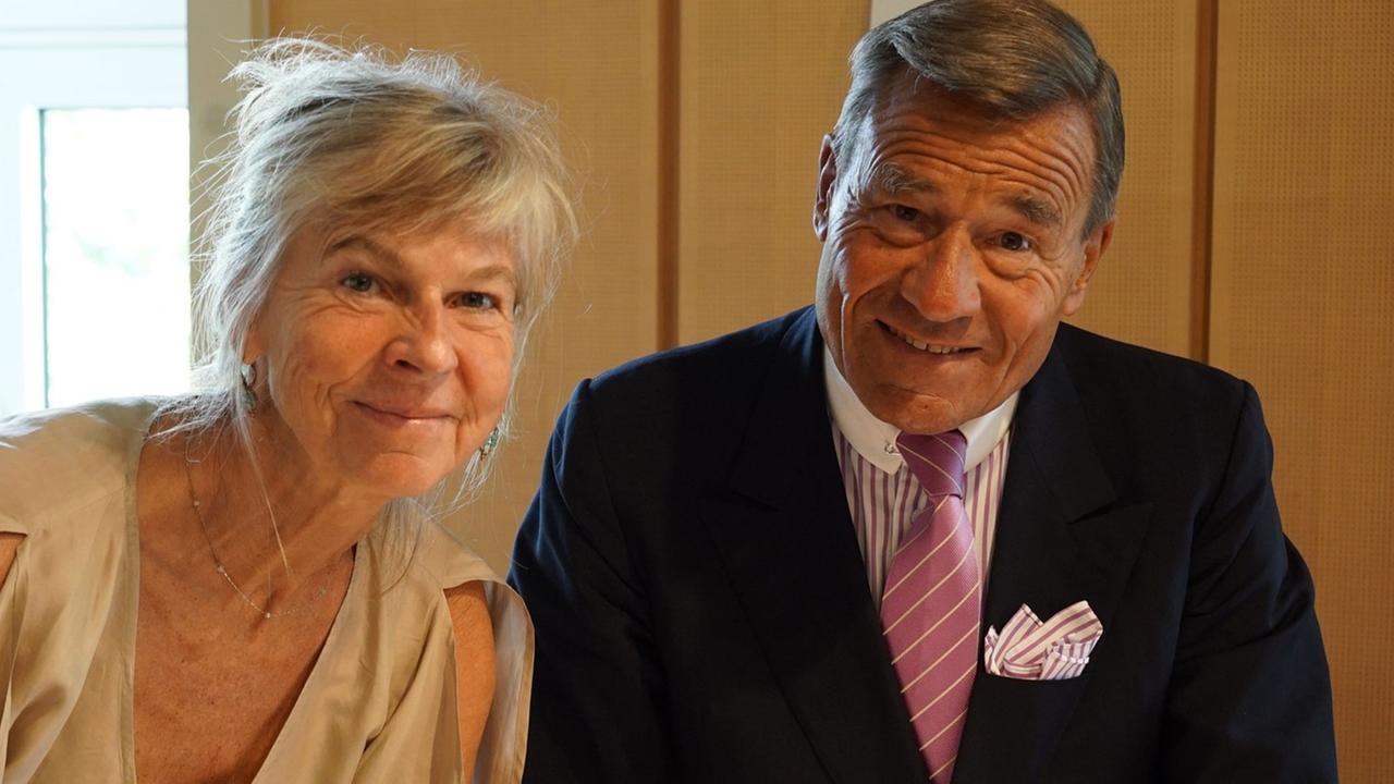 Moderatorin Annette Riedel und Trigema-Chef Wolfgang Grupp vor der Aufzeichnung des "Tacheles"-Gespräches im Deutschlandfunk Kultur Moderatorin Annette Riedel und Trigema-Chef Wolfgang Grupp vor der Aufzeichnung des "Tacheles"-Gespräches im Deutschlandfunk Kultur