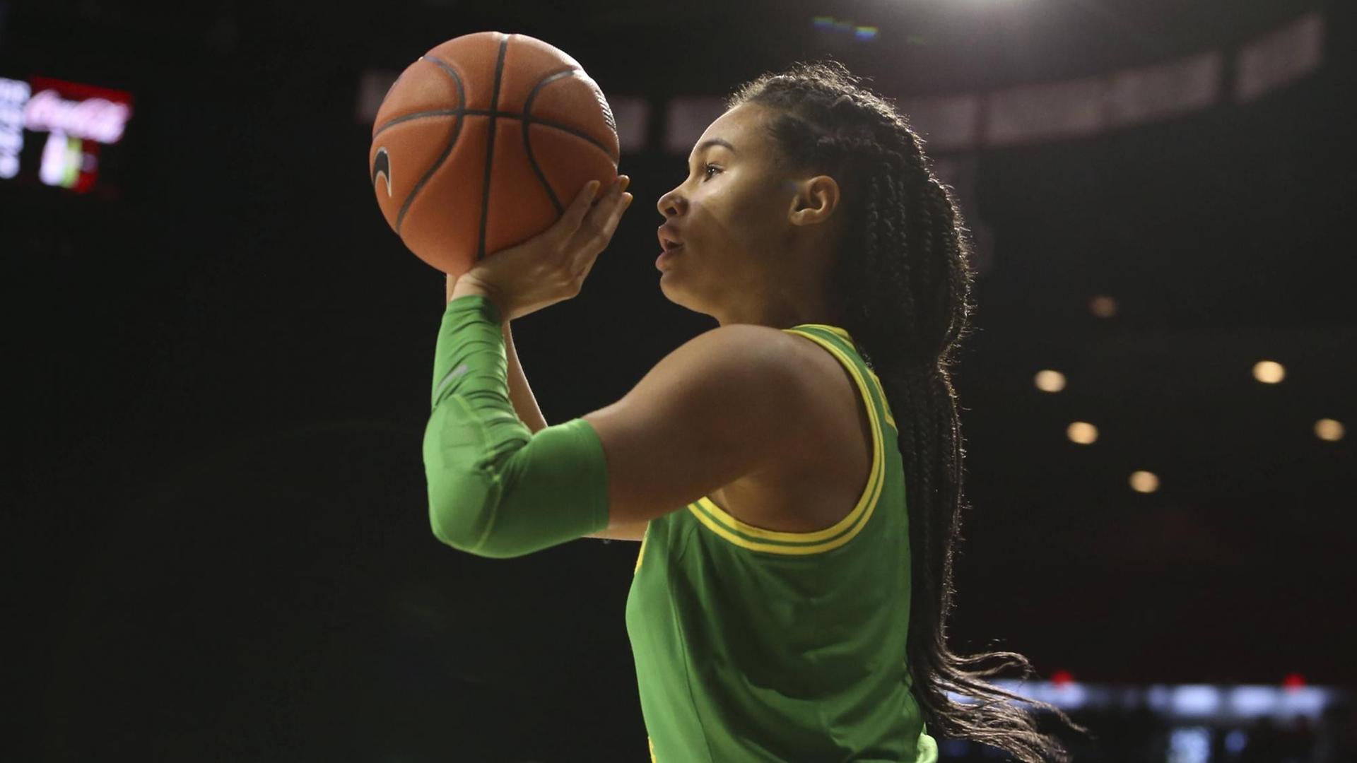 Die Basketball-Spielerin Satou Sabally spielte bislang für die Oregon Ducks. Die Basketball-Spielerin Satou Sabally spielte bislang für die Oregon Ducks.