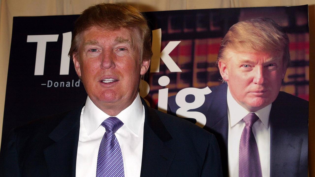 Donald Trump während der Präsentation seines CD-ROM Lehrgangs HOW TO BUILD A FORTUNE seiner Donald Trump University in New York. Donald Trump während der Präsentation seines CD-ROM Lehrgangs HOW TO BUILD A FORTUNE seiner Donald Trump University in New York.