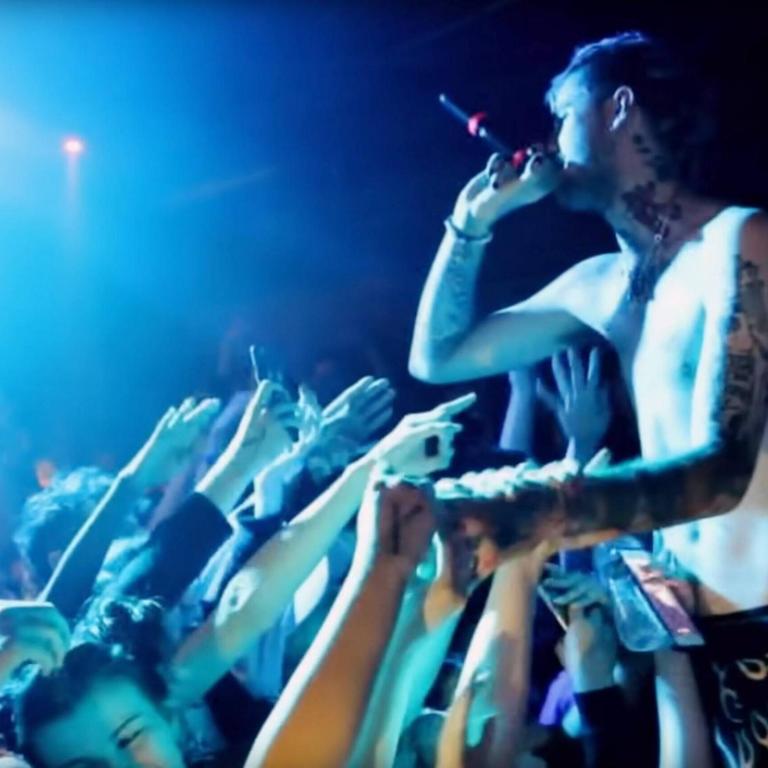 EVERYBODYS EVERYTHING, Lil Peep, 2019. Gunpowder & Sky / courtesy Everett Collection Please credit Courtesy Everett Collection ACHTUNG AUFNAHMEDATUM GESCHÄTZT PUBLICATIONxINxGERxSUIxAUTxONLY Copyright: xCourtesyxEverettxCollectionx MCDEVEV EC041 EVERYBODYS EVERYTHING, Lil Peep, 2019. Gunpowder & Sky / courtesy Everett Collection Please credit Courtesy Everett Collection ACHTUNG AUFNAHMEDATUM GESCHÄTZT PUBLICATIONxINxGERxSUIxAUTxONLY Copyright: xCourtesyxEverettxCollectionx MCDEVEV EC041