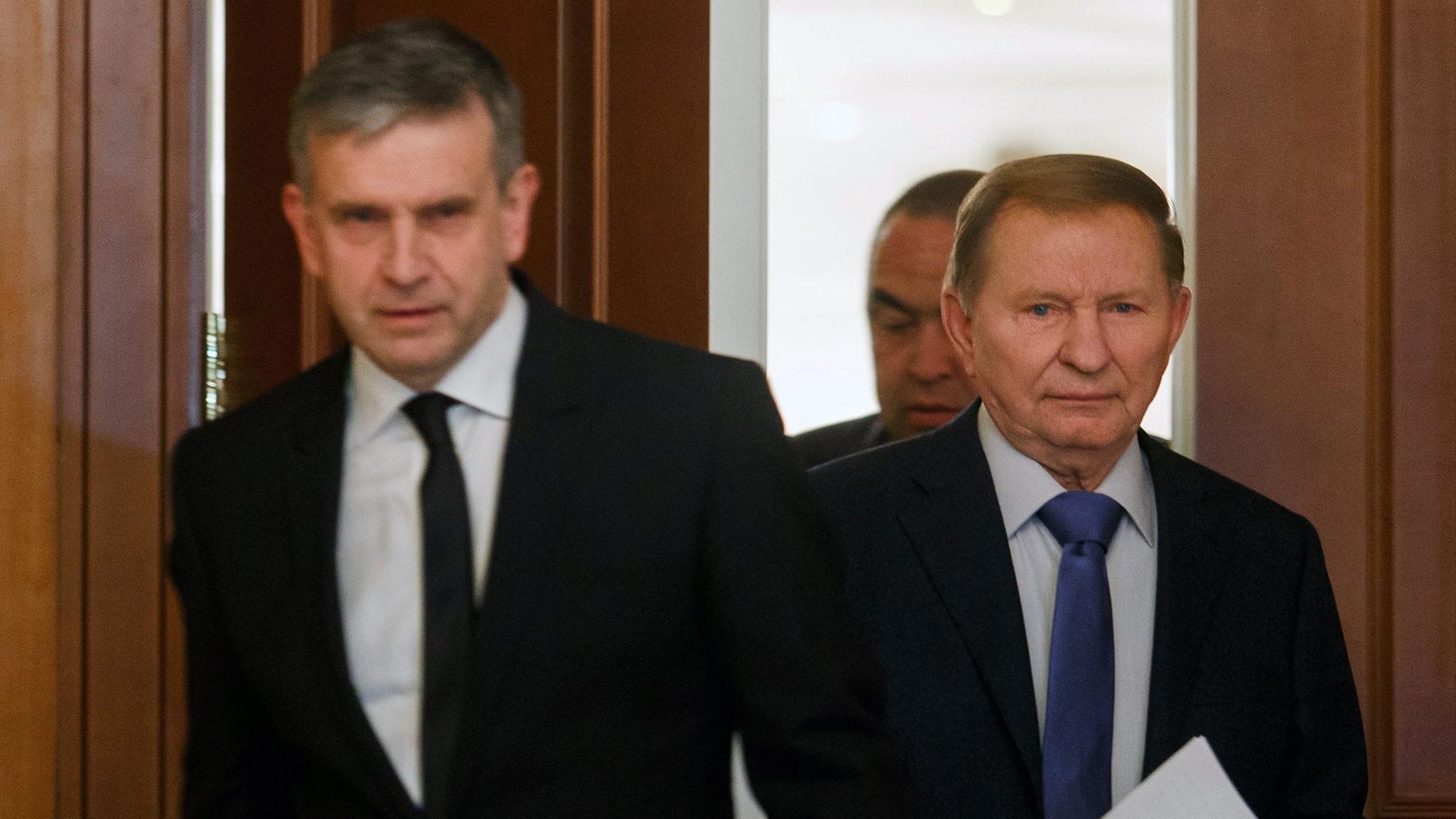 Der ehemalige ukrainische Präsident Kutschma (r.) und der russische Botschafter in der Ukraine Surabow. Der ehemalige ukrainische Präsident Kutschma (r.) und der russische Botschafter in der Ukraine Surabow.