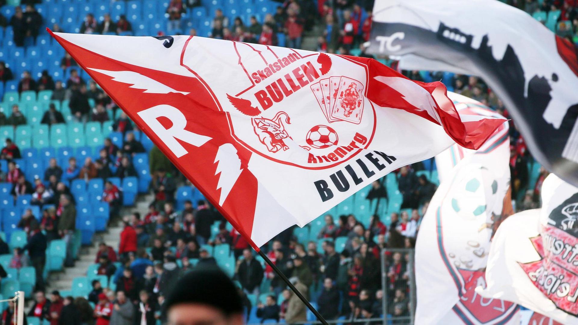 RB Leipzig - Leverkusen / Fussball Bundesliga Leipzig, 01.03.2020, Red Bull Arena, Fussball, 1.Bundesliga, 24.Spieltag , RB Leipzig vs. Bayer 04 Leverkusen 1:1 1:1 , Im Bild Fans von RB Leipzig. Fanfahne Fanclub Skatstadt Bullen , Gemäß den Vorgaben der DFL Deutsche Fußball Liga ist es untersagt, in dem Stadion und/oder vom Spiel angefertigte Fotoaufnahmen in Form von Sequenzbildern und/oder videoähnlichen Fotostrecken zu verwerten bzw. verwerten zu lassen. , *** RB Leipzig Leverkusen Fussball Bundesliga Leipzig, 01 03 2020, Red Bull Arena, Soccer, 1 Bundesliga, 24 matchday , RB Leipzig vs Bayer 04 Leverkusen 1 1 1 1 , Im Bild Fans of RB Leipzig Fan Flag Fanclub Skatstadt Bullen , According to the regulations of the DFL Deutsche Fußball Liga it is prohibited to use or have used in the stadium and / or from the game made photos in the form of sequence images and / or video-like photo series, RB Leipzig - Leverkusen / Fussball Bundesliga Leipzig, 01.03.2020, Red Bull Arena, Fussball, 1.Bundesliga, 24.Spieltag , RB Leipzig vs. Bayer 04 Leverkusen 1:1 1:1 , Im Bild Fans von RB Leipzig. Fanfahne Fanclub Skatstadt Bullen , Gemäß den Vorgaben der DFL Deutsche Fußball Liga ist es untersagt, in dem Stadion und/oder vom Spiel angefertigte Fotoaufnahmen in Form von Sequenzbildern und/oder videoähnlichen Fotostrecken zu verwerten bzw. verwerten zu lassen. , *** RB Leipzig Leverkusen Fussball Bundesliga Leipzig, 01 03 2020, Red Bull Arena, Soccer, 1 Bundesliga, 24 matchday , RB Leipzig vs Bayer 04 Leverkusen 1 1 1 1 , Im Bild Fans of RB Leipzig Fan Flag Fanclub Skatstadt Bullen , According to the regulations of the DFL Deutsche Fußball Liga it is prohibited to use or have used in the stadium and / or from the game made photos in the form of sequence images and / or video-like photo series,