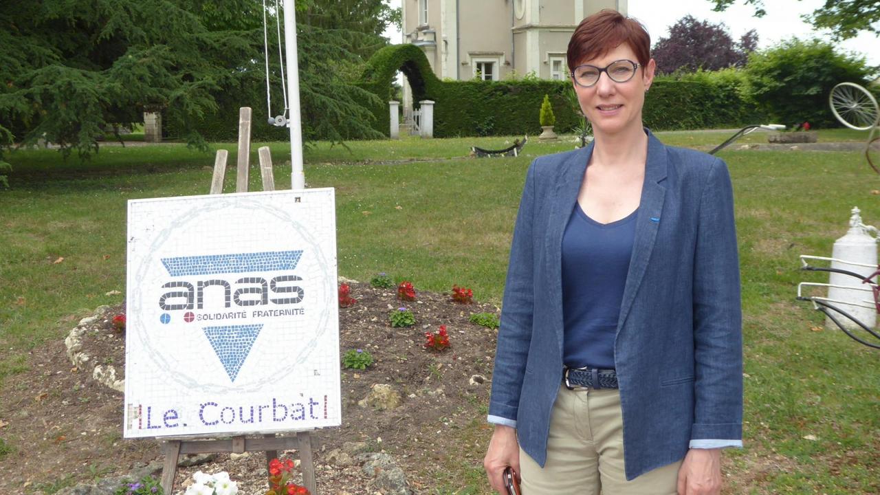 Direktorin Frédérique Yonnet vor der Heilanstalt "Le Courbat" Direktorin Frédérique Yonnet vor der Heilanstalt "Le Courbat"