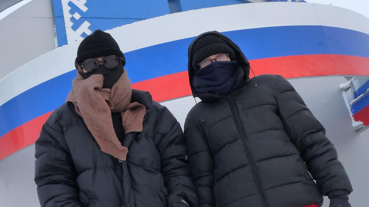 Die Autorinnen Suzanne Bontemps (l.) und Sophie Panzer in Winterkleidung. Die Autorinnen Suzanne Bontemps (l.) und Sophie Panzer in Winterkleidung.