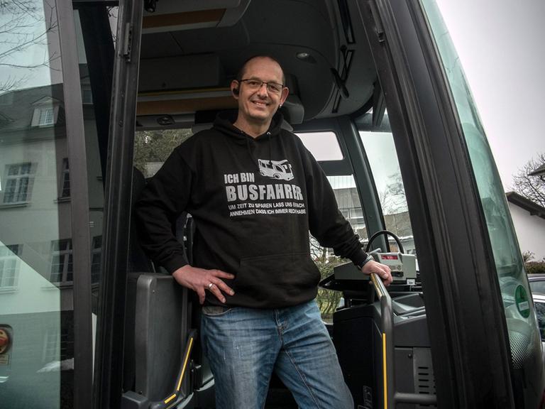 Peter Schulte fährt gern - heute im Reisebus für den Linienverkehr