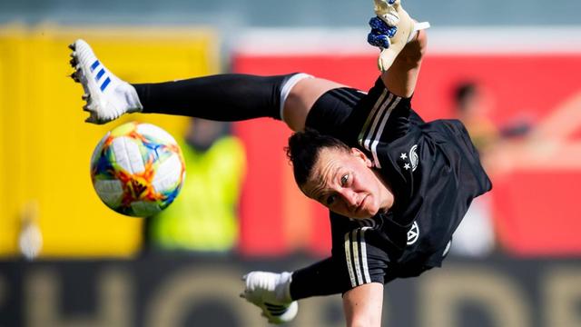 Deutschlands Torfrau Almuth Schult beim Länderspiel gegen Japan 2019