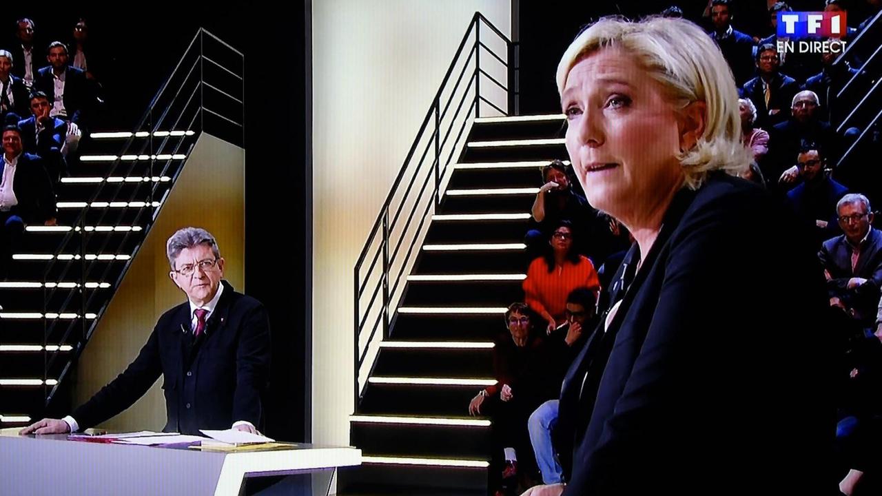 Jean-Luc Mélenchon (Sozialisten) und Marine Le Pen (Front National) bei einer TV-Debatte im französischen Fernsehen vor der Präsidentschaftswahl 2017.