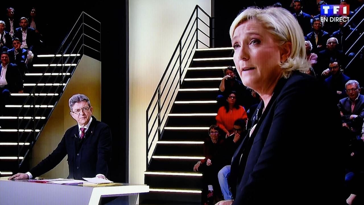 Jean-Luc Mélenchon (Sozialisten) und Marine Le Pen (Front National) bei einer TV-Debatte im französischen Fernsehen vor der Präsidentschaftswahl 2017. Jean-Luc Mélenchon (Sozialisten) und Marine Le Pen (Front National) bei einer TV-Debatte im französischen Fernsehen vor der Präsidentschaftswahl 2017.