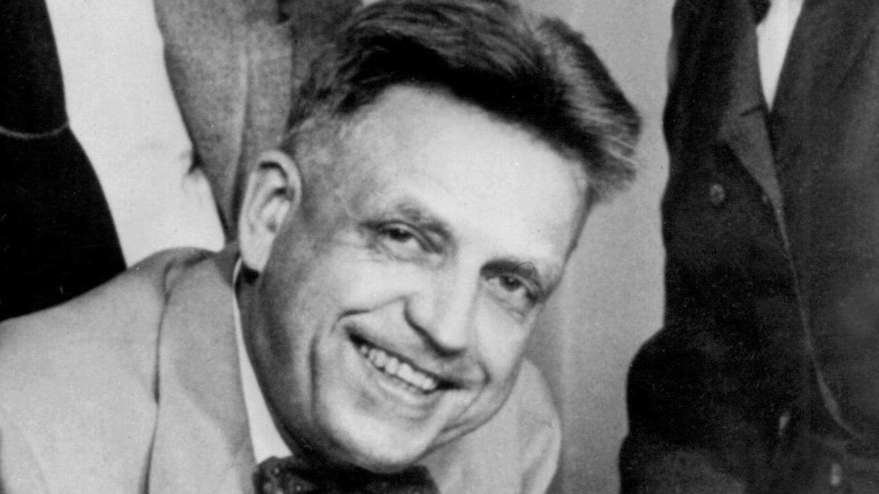 Der amerikanische Biologe und Sexualforscher Alfred Kinsey im August 1953. Der amerikanische Biologe und Sexualforscher Alfred Kinsey im August 1953.