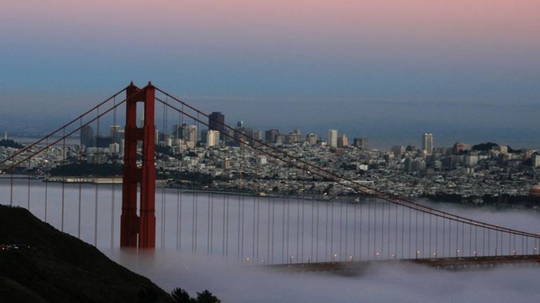 Der Erdschatten und der Gürtel der Venus über San Francisco Der Erdschatten und der Gürtel der Venus über San Francisco