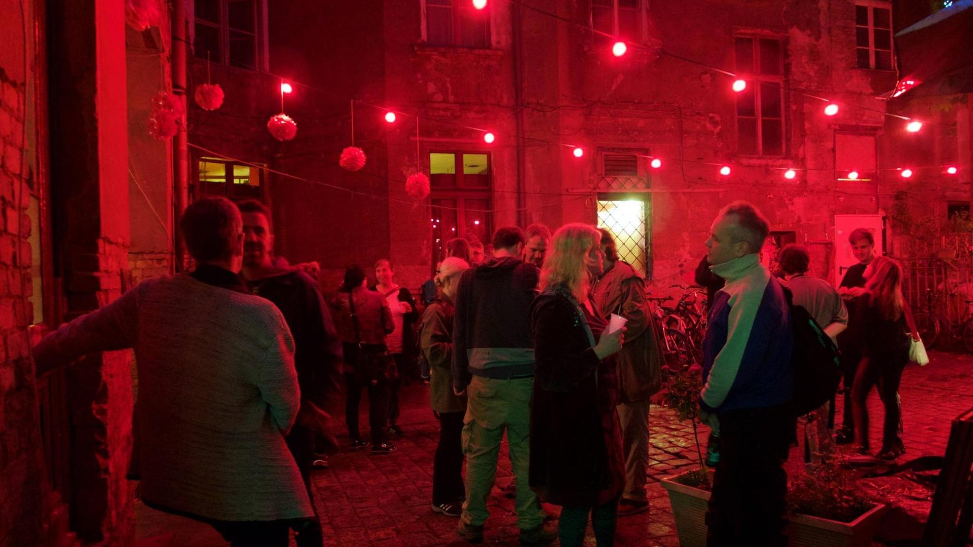 Das Kulturprojekt Schokoladen in der Ackerstraße in Berlin-Mitte bei einer Party am 15.06.2016. Auch der legendäre "Club der polnischen Versager" residiert hier. Das Kulturprojekt Schokoladen in der Ackerstraße in Berlin-Mitte bei einer Party am 15.06.2016. Auch der legendäre "Club der polnischen Versager" residiert hier.