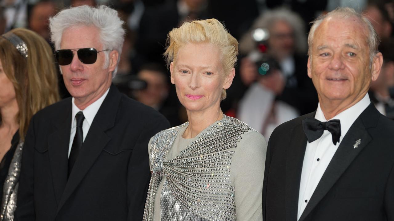 Bill Murray, Jim Jarmusch und Tilda Swinton auf dem Roten Teppich in Cannes. Jarmusch eröffnete die Filmfestspiele mit seinem Film "The Dead don't die". Bill Murray, Jim Jarmusch und Tilda Swinton auf dem Roten Teppich in Cannes. Jarmusch eröffnete die Filmfestspiele mit seinem Film "The Dead don't die".