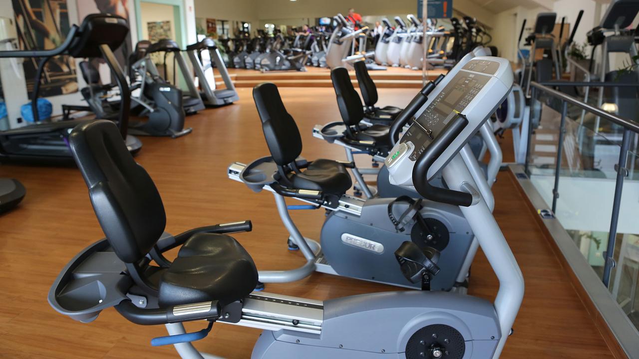 Laufbänder und Ergometer stehen im Fitnessstudio Sportmühle in Hilden bei Düsseldorf Laufbänder und Ergometer stehen im Fitnessstudio Sportmühle in Hilden bei Düsseldorf