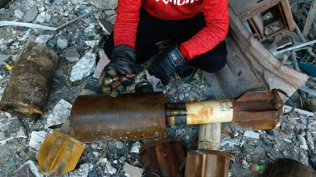 Reste einer syrischen Rakete in Duma