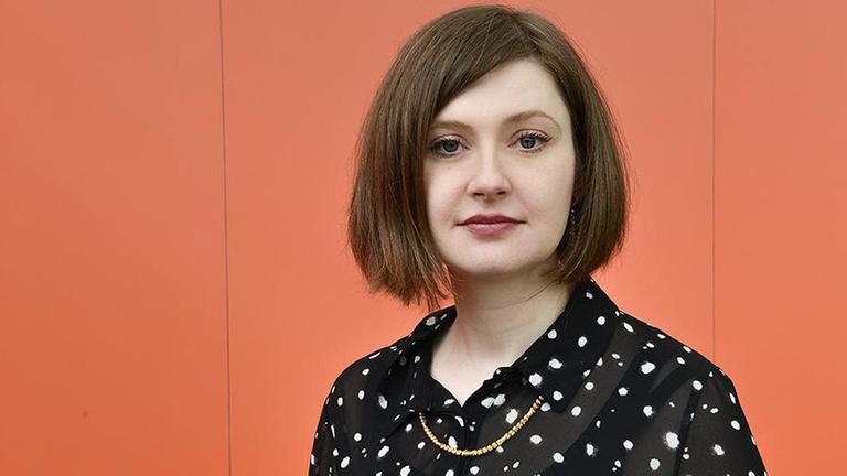 Die Schriftstellerin Olga Grjasnowa bei Deutschlandradio Kultur auf der Leipziger Buchmesse 2017 Die Schriftstellerin Olga Grjasnowa bei Deutschlandradio Kultur auf der Leipziger Buchmesse 2017