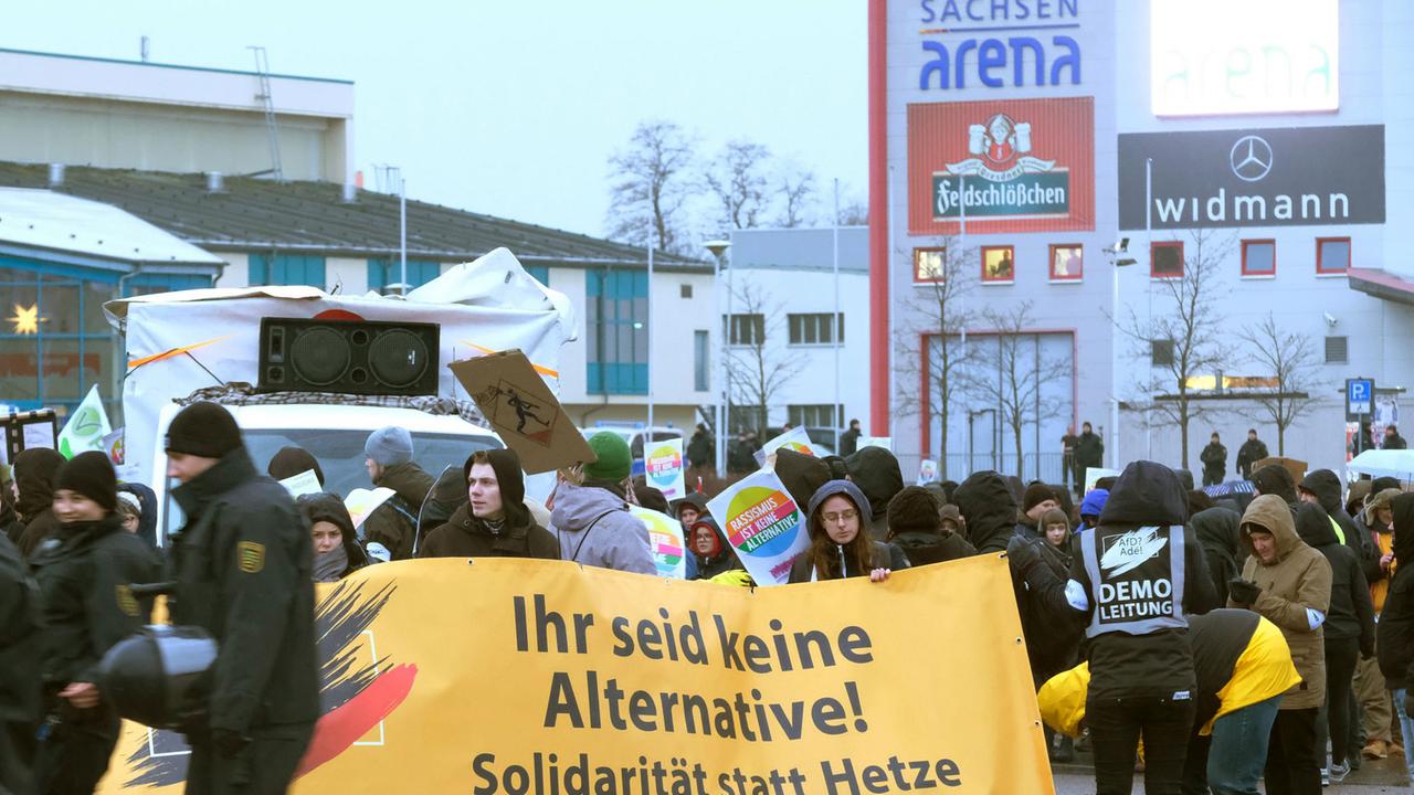 Demonstration gegen den Bundesparteitag der AfD am 12. Januar 2019 vor der Sachsen-Arena in Riesa. Demonstration gegen den Bundesparteitag der AfD am 12. Januar 2019 vor der Sachsen-Arena in Riesa.