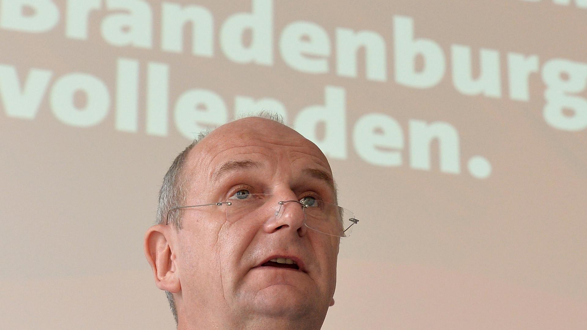 Brandenburg - SPD Und Linke Unterschreiben Koalitionsvertrag ...