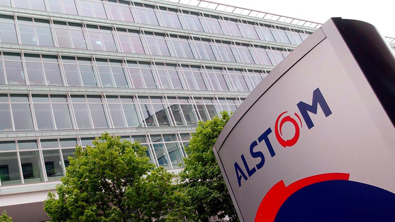 Der Schweizer Arm des französischen Bahnherstellers Alstom hat seine Zentrale in Baden. Das Bidl zeigt das Firmenschild vor dem Bürogebäude in Baden.