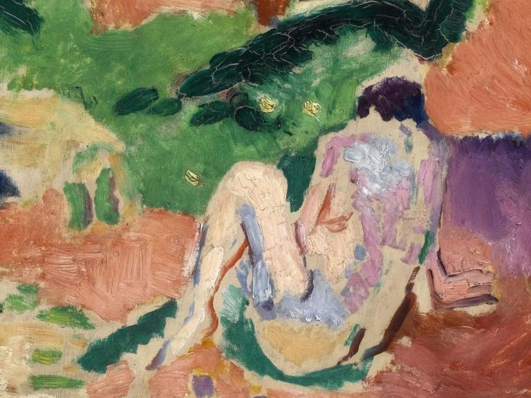 Mit groben Pinselstrichen gemaltes Öl-Bild einer im Wald sitzenden, nackten Frau. Sie ist von hinten zu sehen, ihr Kopf ist nach untengebeugt so das nur ihre Haare zu sehen sind