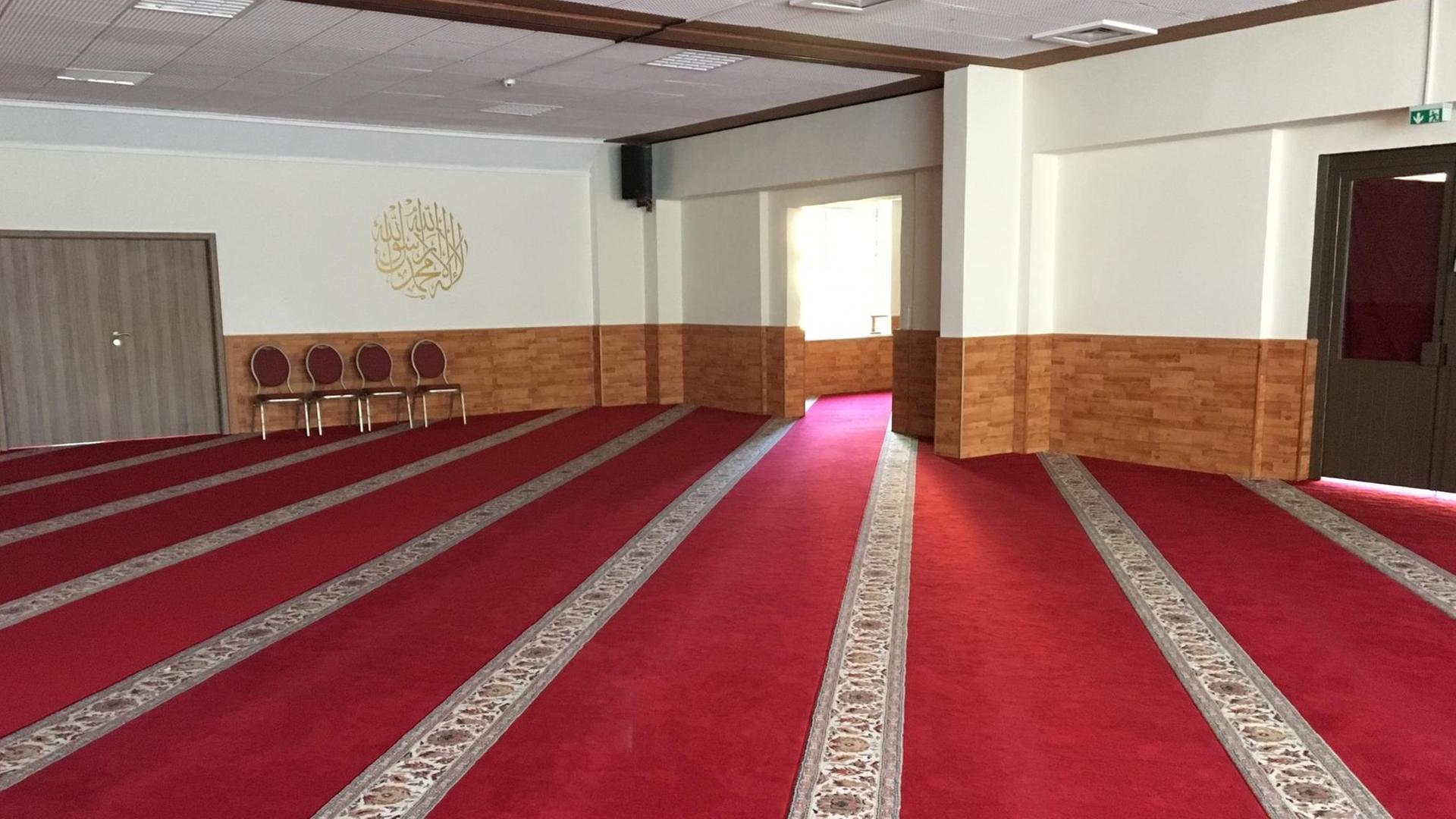 Blick in den Gebetsraum der Moschee in Stendal. Blick in den Gebetsraum der Moschee in Stendal.