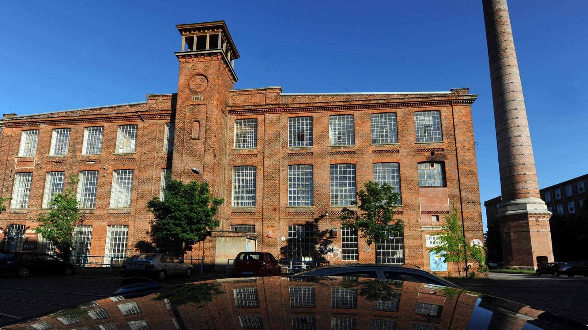 Historische Fabrikgebäude auf dem Gelände der ehemaligen Baumwollspinnerei in Leipzig.