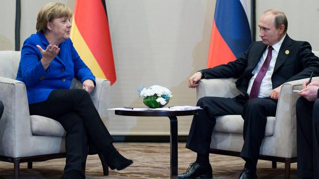 Angela Merkel und Wladimir Putin beim G20-Gipfel in Antalya (Türkei)