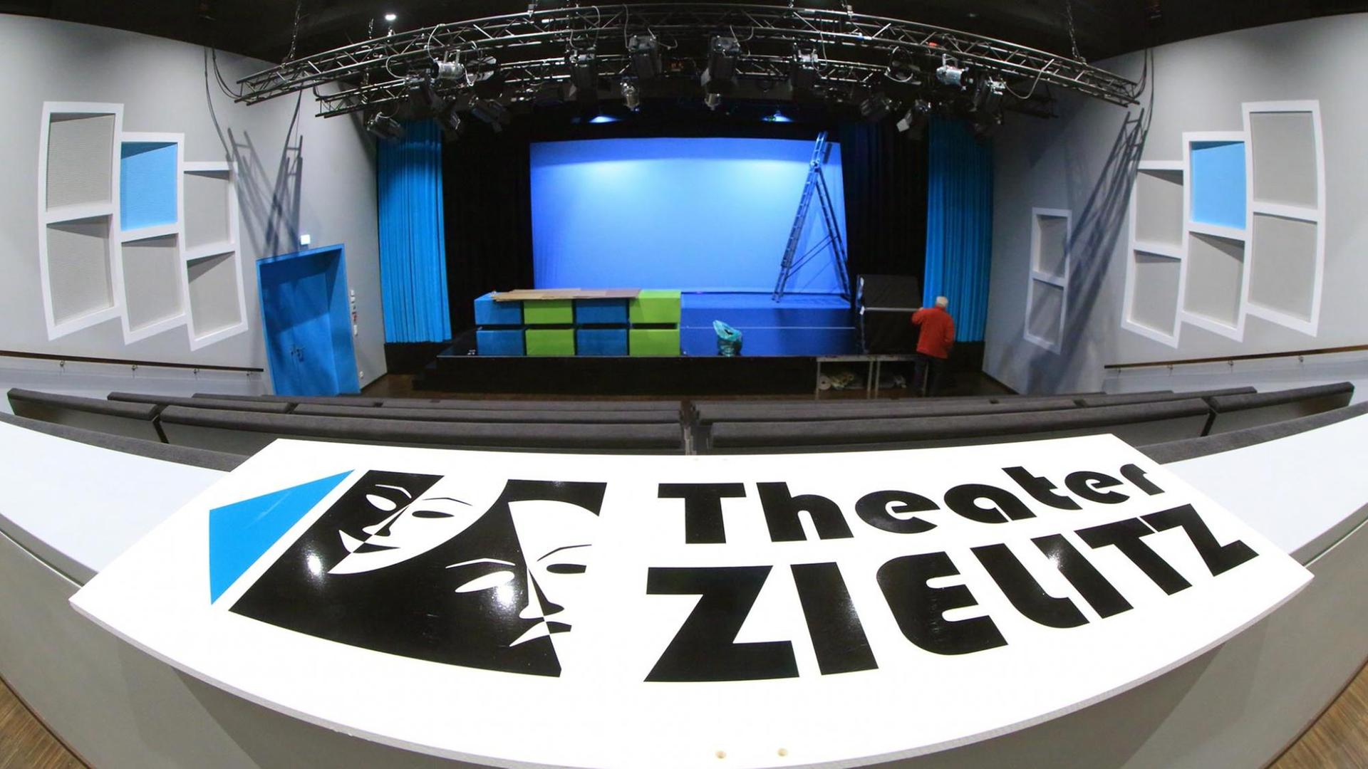 Blick am 27.11.2015 in das neue Theater in Zielitz (Sachsen-Anhalt). In den Neubau mit einer maximalen Zuschauerkapazität von 98 Zuschauern wurden rund zwei Millionen Euro investiert. Blick am 27.11.2015 in das neue Theater in Zielitz (Sachsen-Anhalt). In den Neubau mit einer maximalen Zuschauerkapazität von 98 Zuschauern wurden rund zwei Millionen Euro investiert.