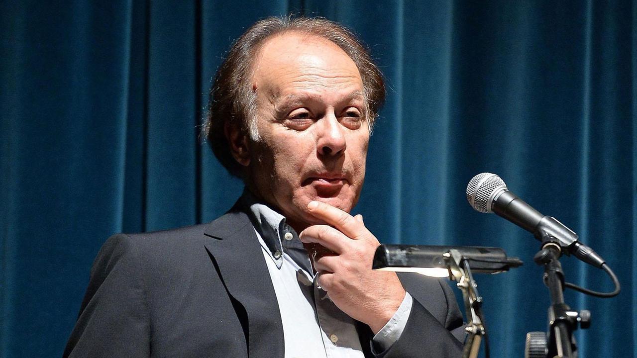 Der spanische Schriftsteller Javier Marías während einer Lesung in Turin. Der spanische Schriftsteller Javier Marías während einer Lesung in Turin.