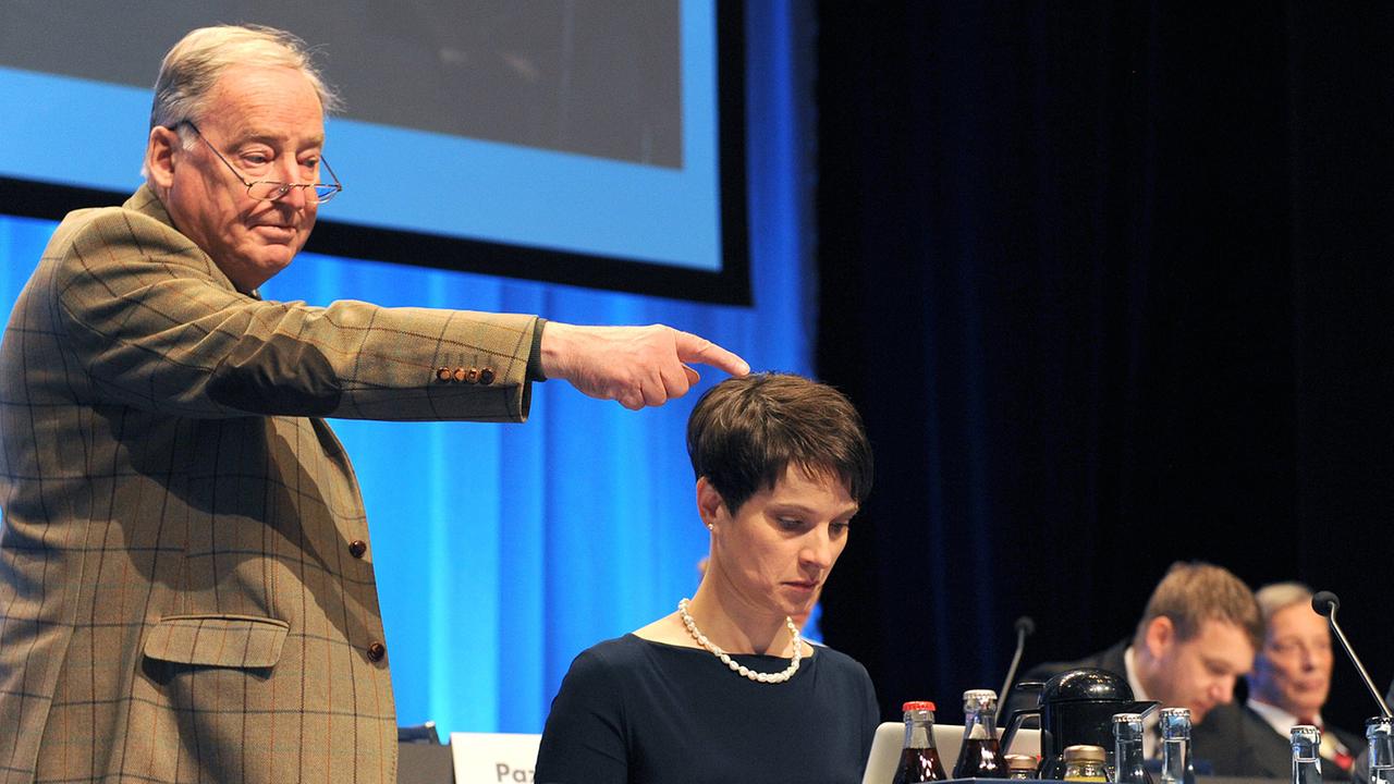 Alexander Gauland und Frauke Petry beim Parteitag der AfD in Köln Alexander Gauland und Frauke Petry beim Parteitag der AfD in Köln