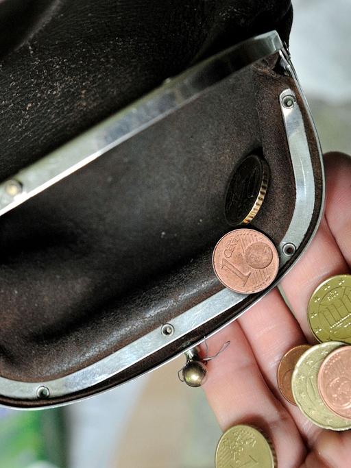 Kaum Geld zum Leben - ein leeres Portemonnaie