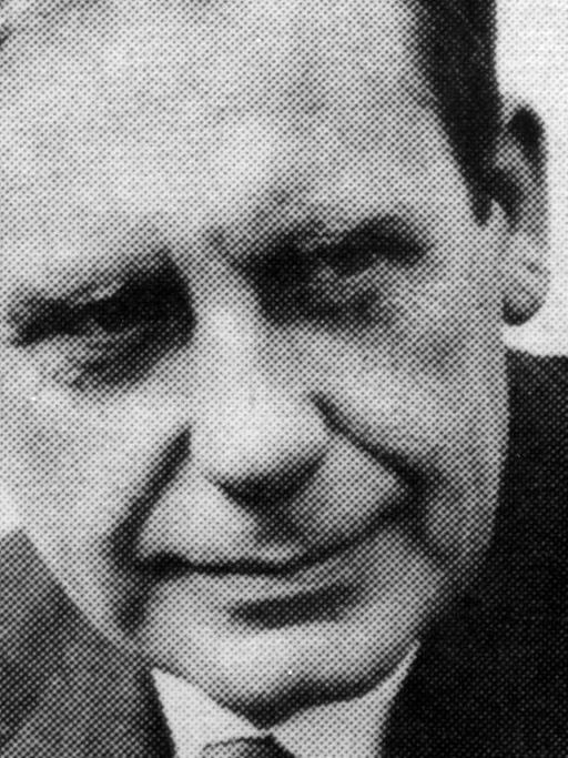 Ein Schwarz-Weiß-Porträt des Architekten Walter Gropius