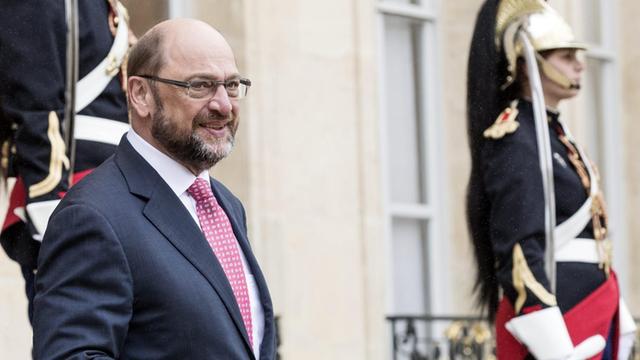 Martin Schulz verlässt den Elysee-Palast in Paris.