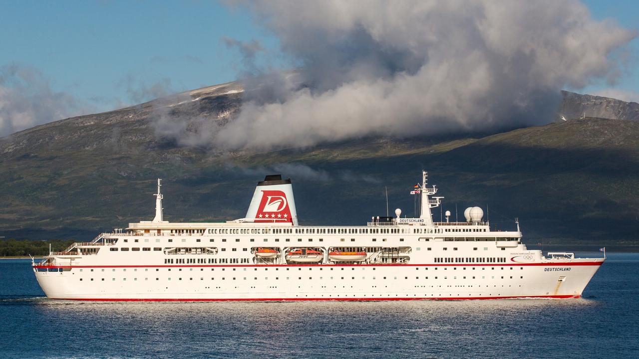 MS Traumschiff Deutschland in Nordnorwegen. MS Traumschiff Deutschland in Nordnorwegen.